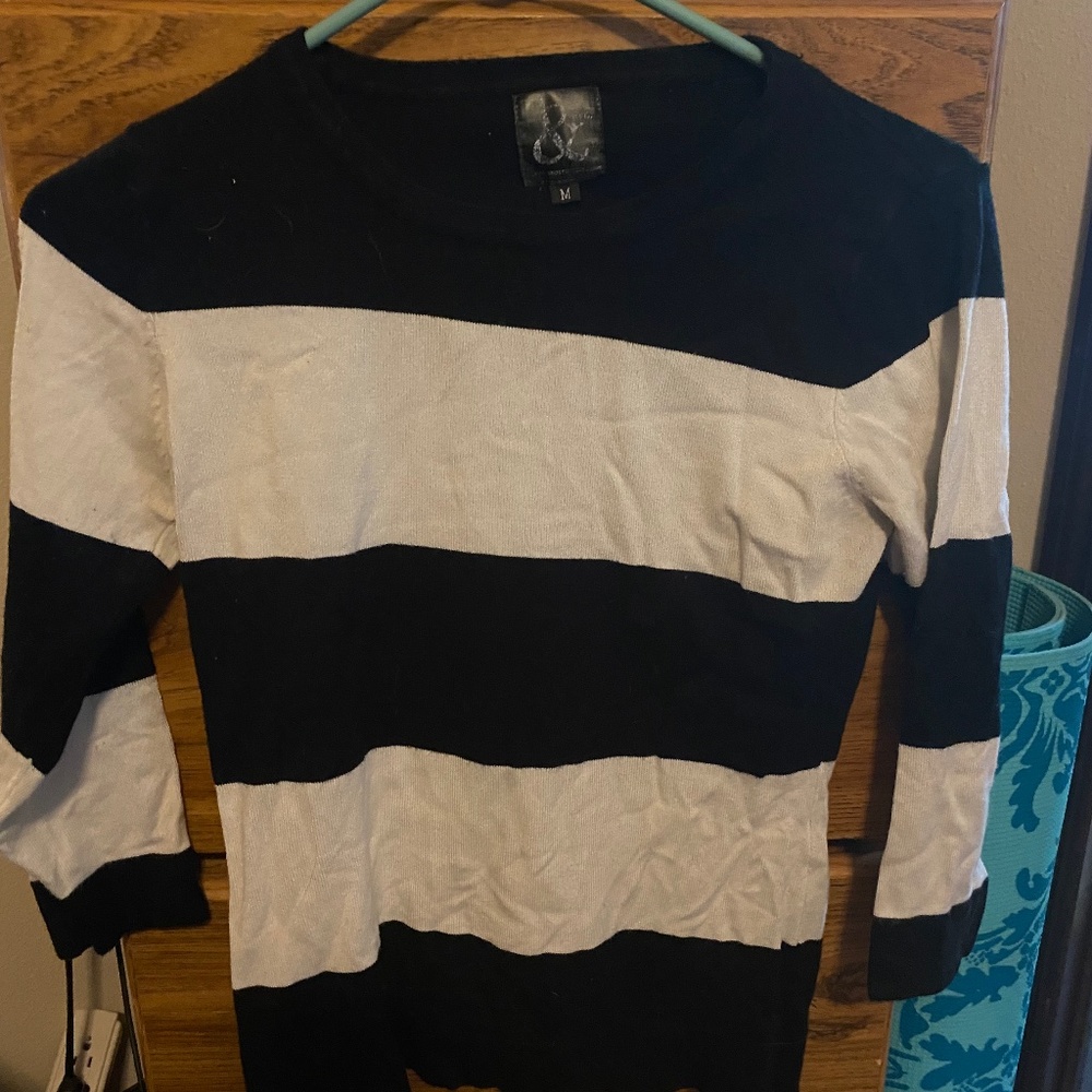 3/4 sleeve ampersand top